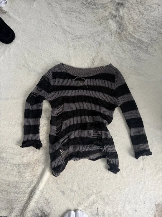 Distressed stripped knit sweater - Picture 2 of 3